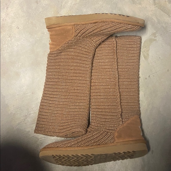 UGG Classic Cardy Knit Boot with - Size 7/Tan - Picture 5 of 8